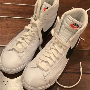 Worn once Nike blazers size 8 in women’s, 6 youth